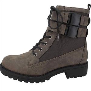 Jelly pop Women’ women ’ s  combat boot , olive ,size 5 M, New without a box.